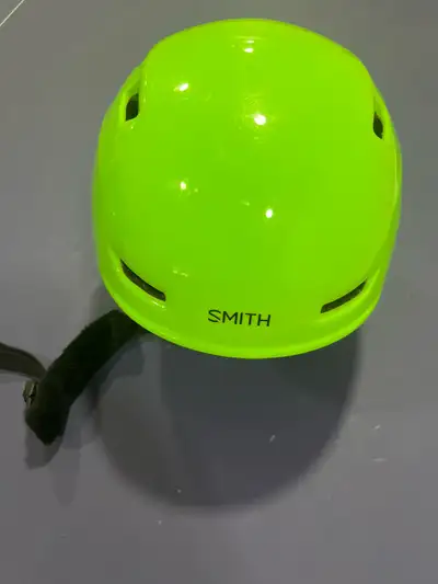 Like new helmet for ski/snowboard