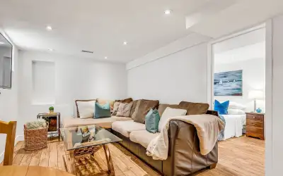 Open & Bright Renovated Suite in Oakwood Village – Wont Last