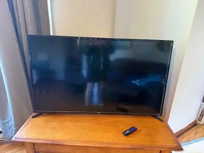 50 inch tcl roku tv 1.5 years old, View more