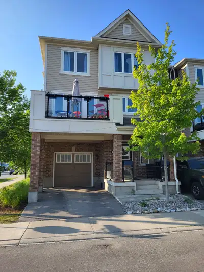 LUXURY 3-Bed TOWNHOUSE FOR RENT