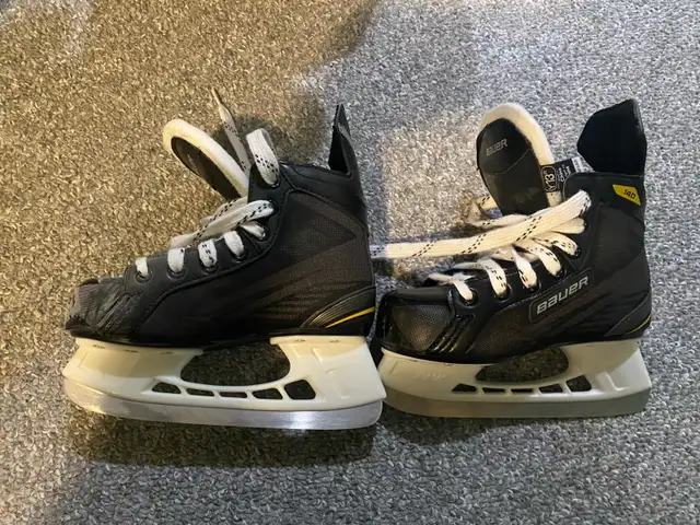 Bauer Supreme 140 - youth skates in Skates & Blades in Oshawa / Durham Region - Image 3