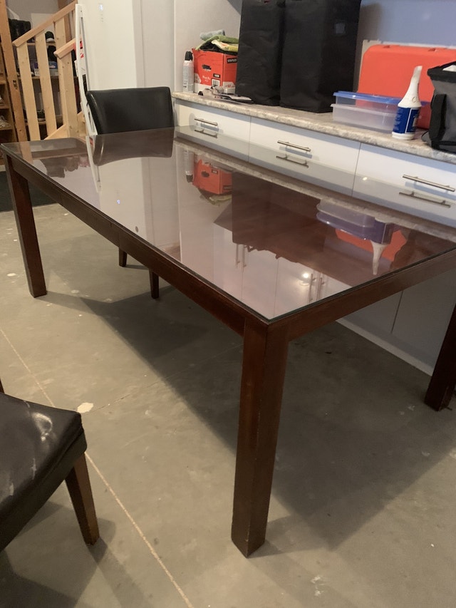 Dining Table with customized thick heavy glass top + 4 chairs Dining