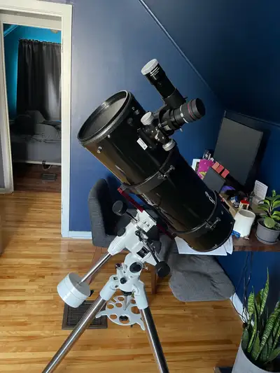Orion 8" f/4 Newtonian Reflector Astrograph with Celestron Omni XLT CG-4 mount/ tripod. I recently u...