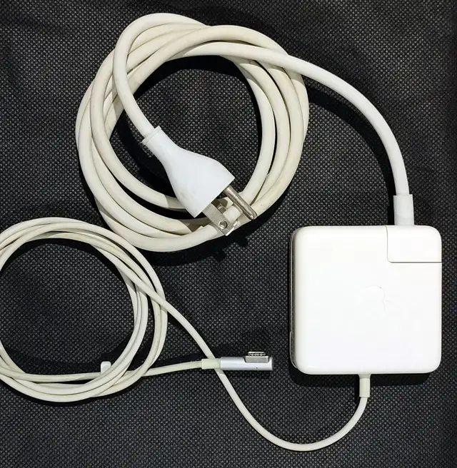 Genuine Apple A1330 60W MagSafe Power Adapter in Laptop Accessories in Oakville / Halton Region - Image 2