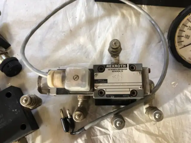 Hydraulic Components in Other in Timmins - Image 3