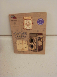 caméra vintage 3D  wood  model  65 pièces  7x8.75 x .8.  neuf