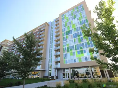 Un appartement spacieux, lumineux et avec une très belle vue de la montagne Mont-Royal. Un très gran...