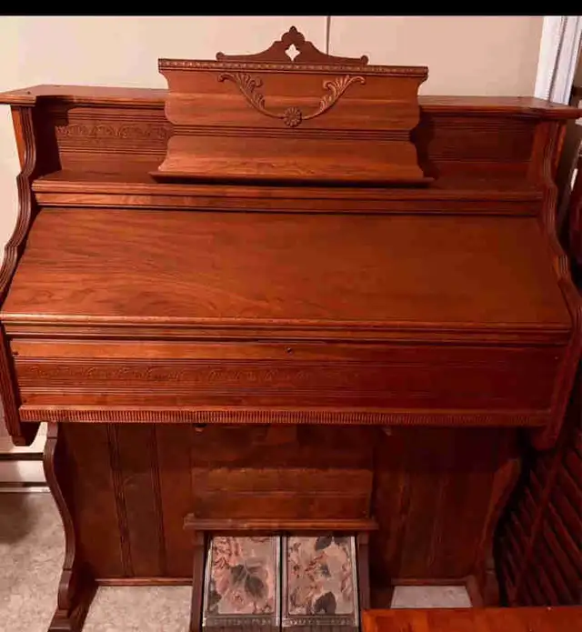 Piano/Harmonium antique (Super meuble vintage 1906 in Arts & Collectibles in City of Montréal - Image 2