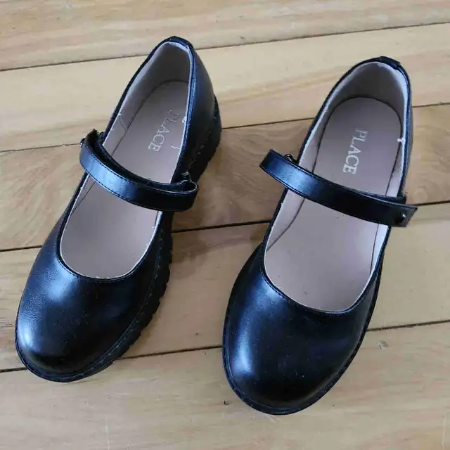 Souliers fille taille 3 in Kids & Youth in City of Montréal - Image 2