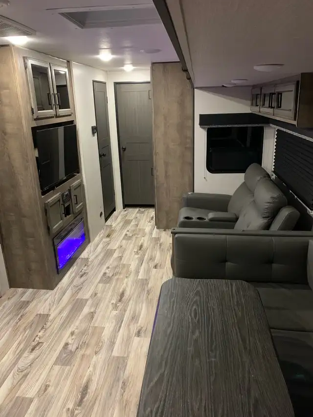 2021 Venture Rv Sporttrek Touring ST332VBH in Travel Trailers & Campers in Kingston - Image 4