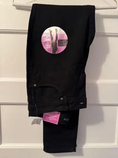 New Womens Jeans small 8, View more