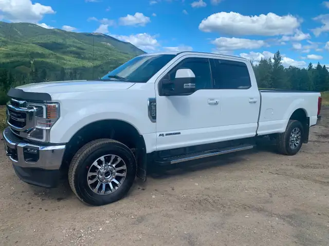 2020 Ford F-350 Crew Cab Lariat 8’ Box