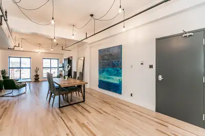 Very large, 1 bedroom suite is located 50 meters from Memorial Square (Barrie's downtown event space...
