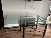 Glass dinning table seats 6
