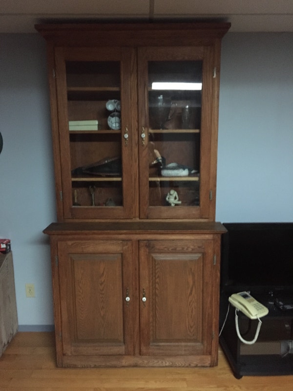 Armoire ancienne Commodes et armoires Drummondville Kijiji
