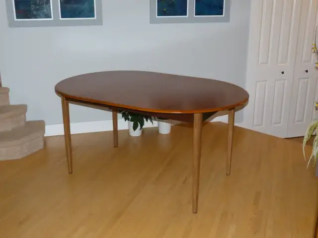 Gorgeous Refinished Solid Teak Mid Century Modern Table in Dining Tables & Sets in Calgary - Image 5