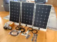 Panneaux solaires avec régulateur et contrôleur à distance.