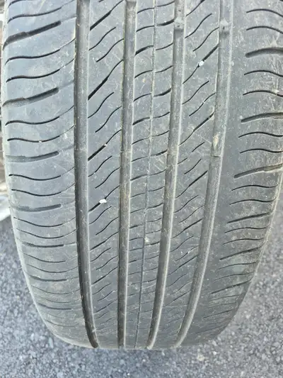 4 Pneus d'été 225/60 R17 en très bons états avec 4 RIMs 4 Enjoliveurs disponibles