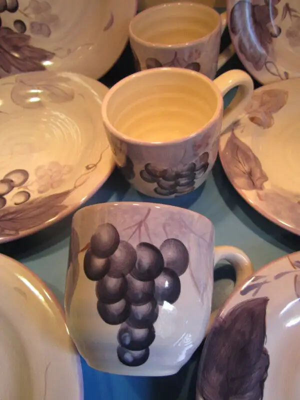 Hand painted dishes63735878833027124