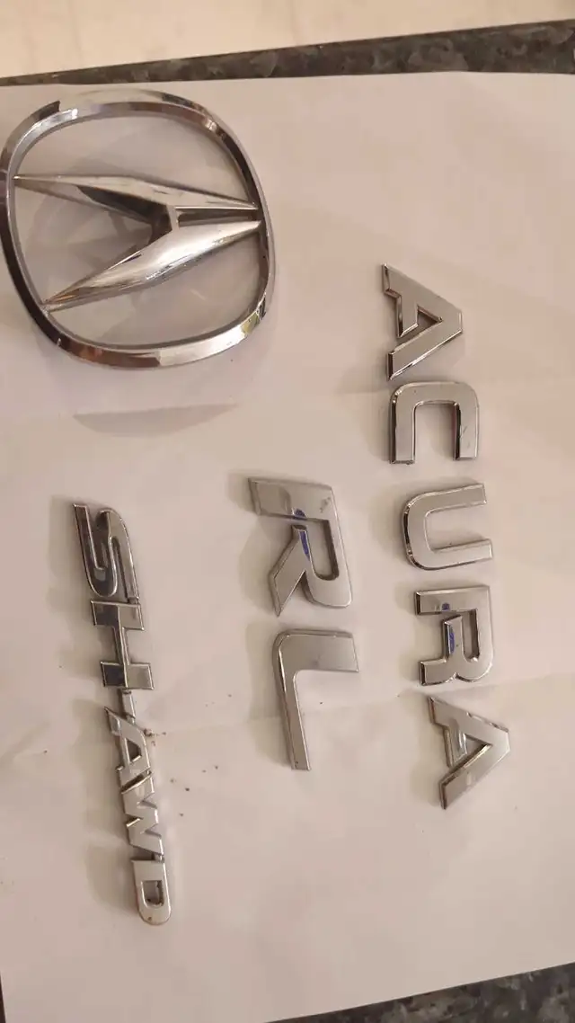 Acura RL Badges in Auto Body Parts in Longueuil / South Shore - Image 2
