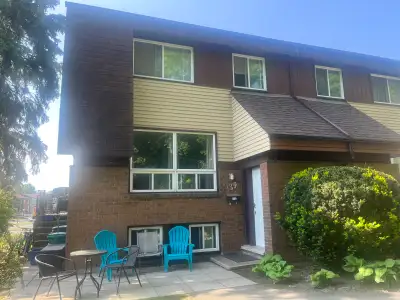 2+1 Bedroom Townhouse Near uOttawa Medical Campus | $2,400/month + Electricity Renova Private, Alta...