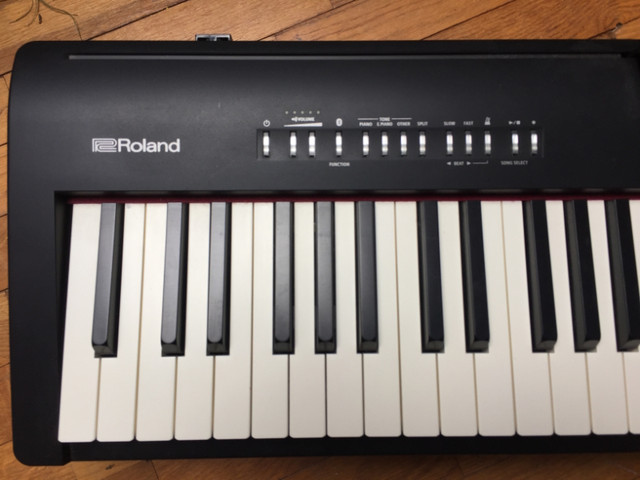 Roland Digital Piano (Paid $1,500 in 2021) in Pianos & Keyboards in Vancouver - Image 2