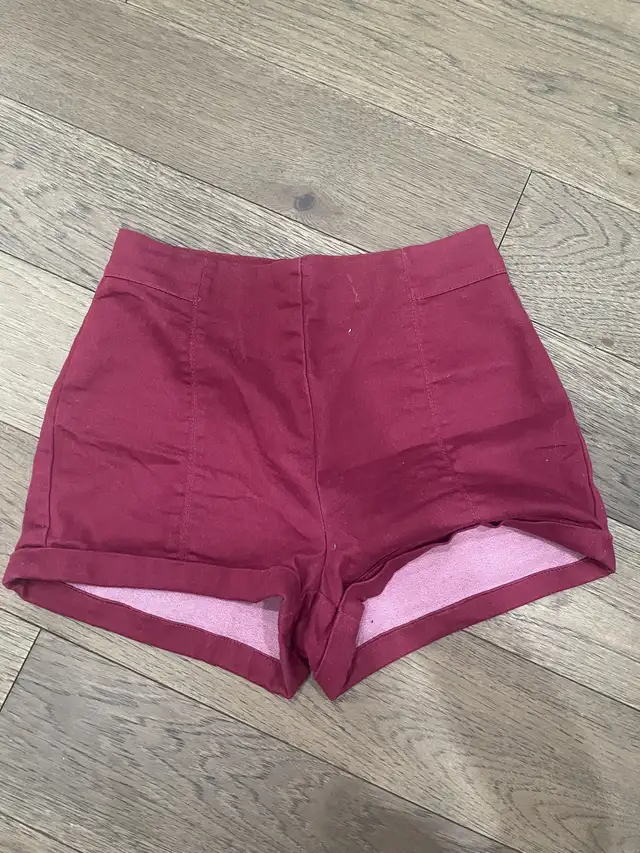 Women’s burgundy shorts size 3 in Women's - Bottoms in Mississauga / Peel Region - Image 2