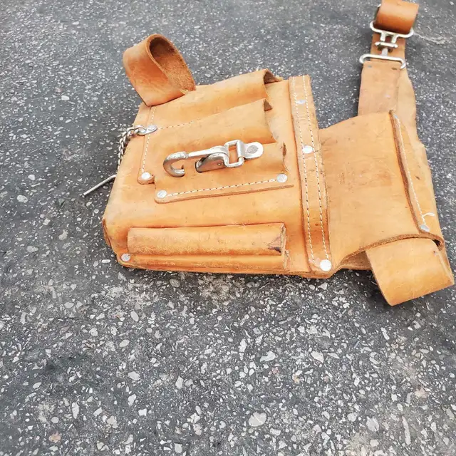 Heavy Duty  Leather Electricians Tool Pouch in Tool Storage & Benches in Barrie - Image 4