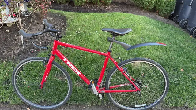 Trek in Road in City of Montréal - Image 2