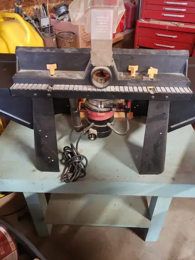 Craftsman Router table with router and 18 router bits.