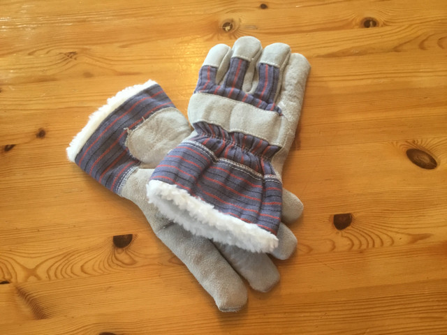 Gloves - assorted NEW in Men's in Edmonton - Image 4