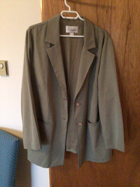 Women’s 2xl blazers (2) and sweater jackets (4)