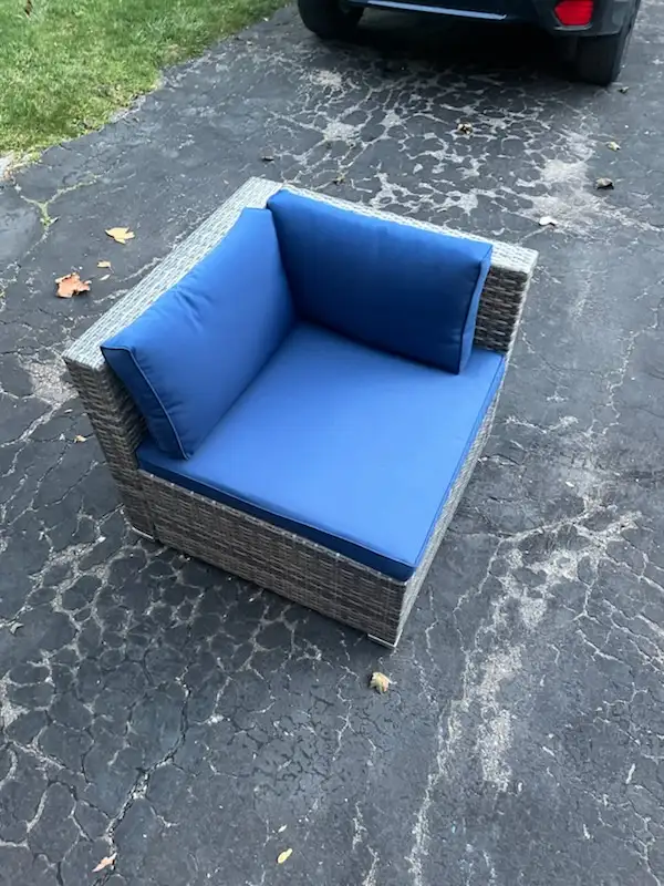 Outdoor wicker patio corner chair in Patio & Garden Furniture in Hamilton - Image 2