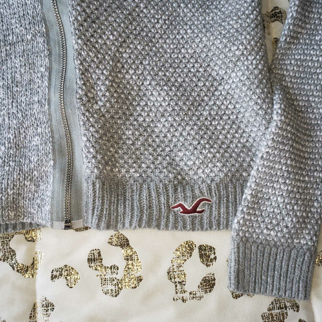 Hollister Womens Size Large Soft Knit Grey Cardigan Sweater