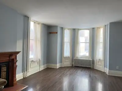 A One bedroom apartment in a small apartment building on the main floor , located downtown port Hope...