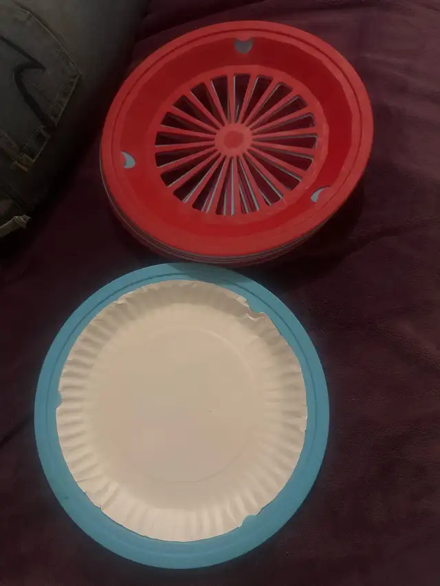 Paper Plate Holders in Toys & Games in La Ronge - Image 2