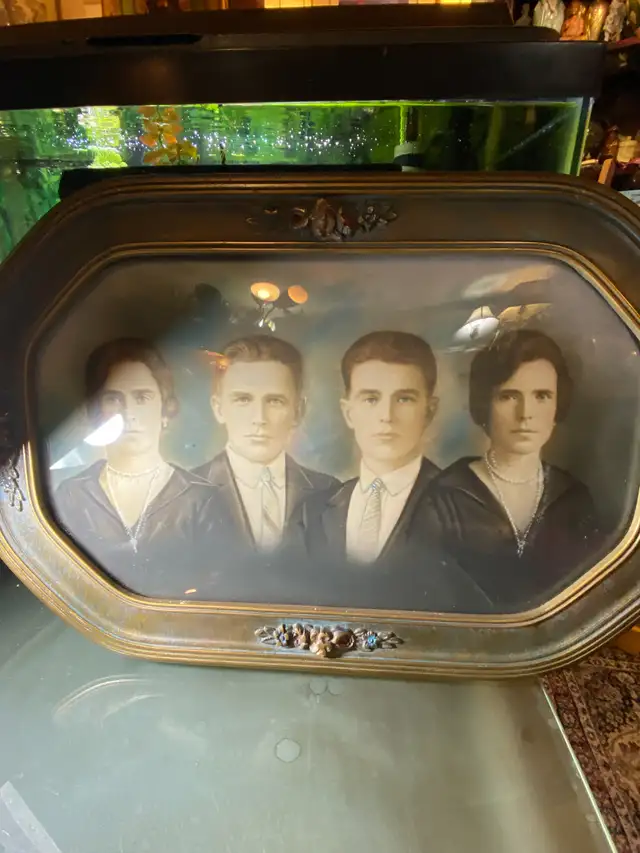 Antique 1920s Oval Picture Frame Convex Bubble Glass Wood Family in Arts & Collectibles in Vancouver - Image 6