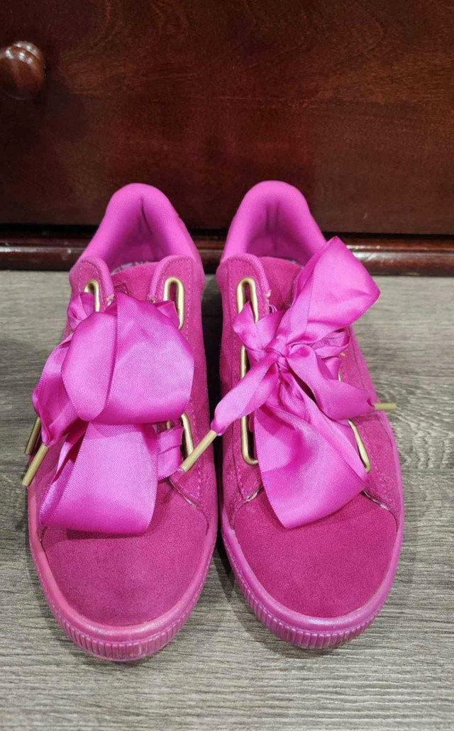 Women's Puma Suede Pink Shoes  in Women's - Shoes in Markham / York Region - Image 3