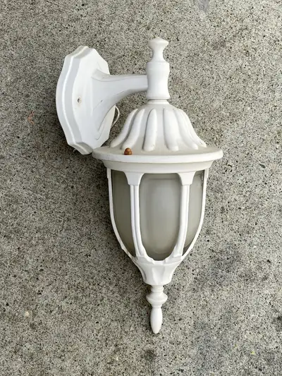 Outdoor House Lights 3 as per pic. 1 2 as per pic. 2 $10 total