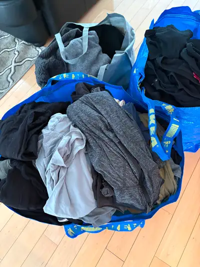 Vetements Femme taille 6/7 melange de Zara, Aritzia, H&M etc, View more