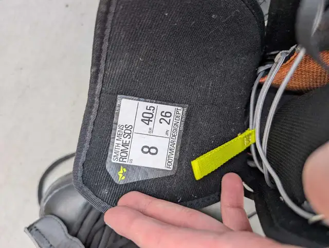 smith snowboard boot size 8 men in Snowboard in Calgary - Image 3
