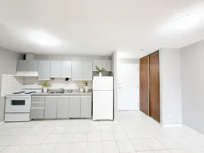 2 Bedroom + 1 Bath. Located at 1693 Paris St (Lakeview Apartments) in the Southend. Unit features op...