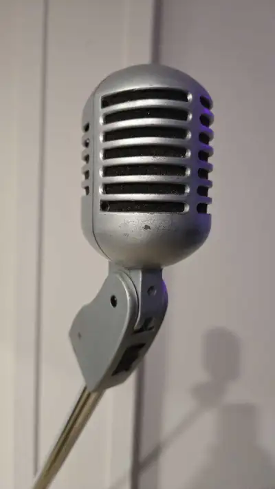 Micro et Stand, View more