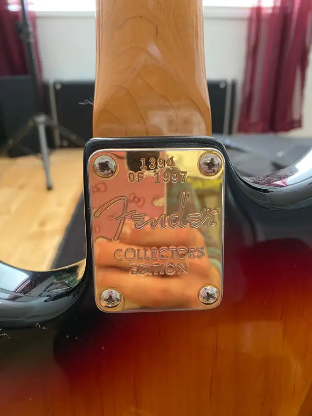 1997 Fender Stratocaster - Collector Edition in Guitars in Calgary - Image 9