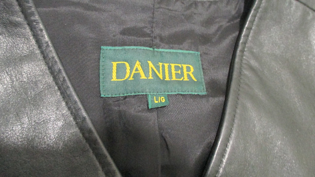 Leather Vest - Men's Large Size - Made by Danier in Men's in Parksville / Qualicum Beach - Image 4
