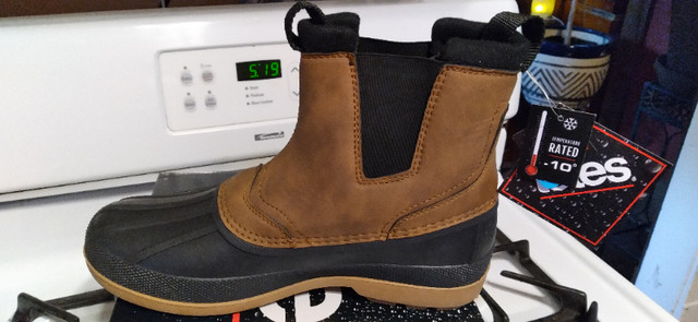 TOTES MEN'S SLIP ON COMFORTABLE WINTER BOOTS, NEW IN BOXES in Men's Shoes in Sarnia - Image 3