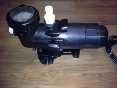 Pompe Hayward modèle: SP5715 1.5HP 110 volts en bonne condition., View more