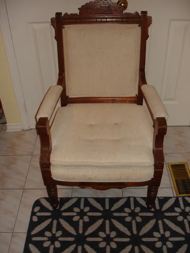 Antique Eastlake arm chair in Chairs & Recliners in Markham / York Region - Image 2