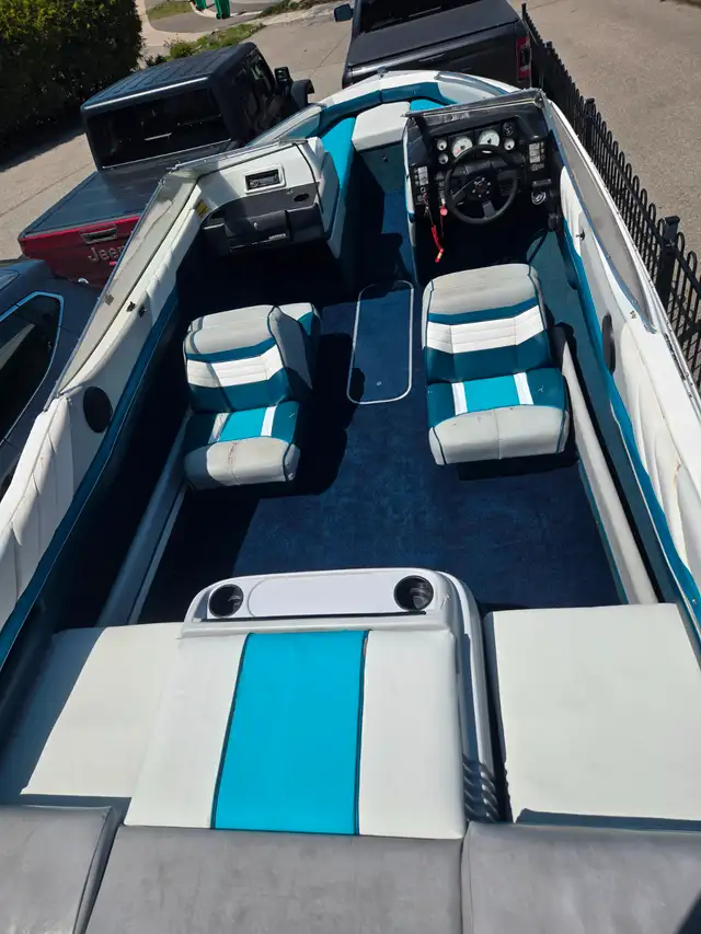 20ft Bayliner Bowrider with a V8! in Powerboats & Motorboats in Markham / York Region - Image 8