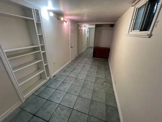 ROOM AVAILABLE FOR RENT - NOVEMBER 1ST in Room Rentals & Roommates in City of Toronto - Image 5